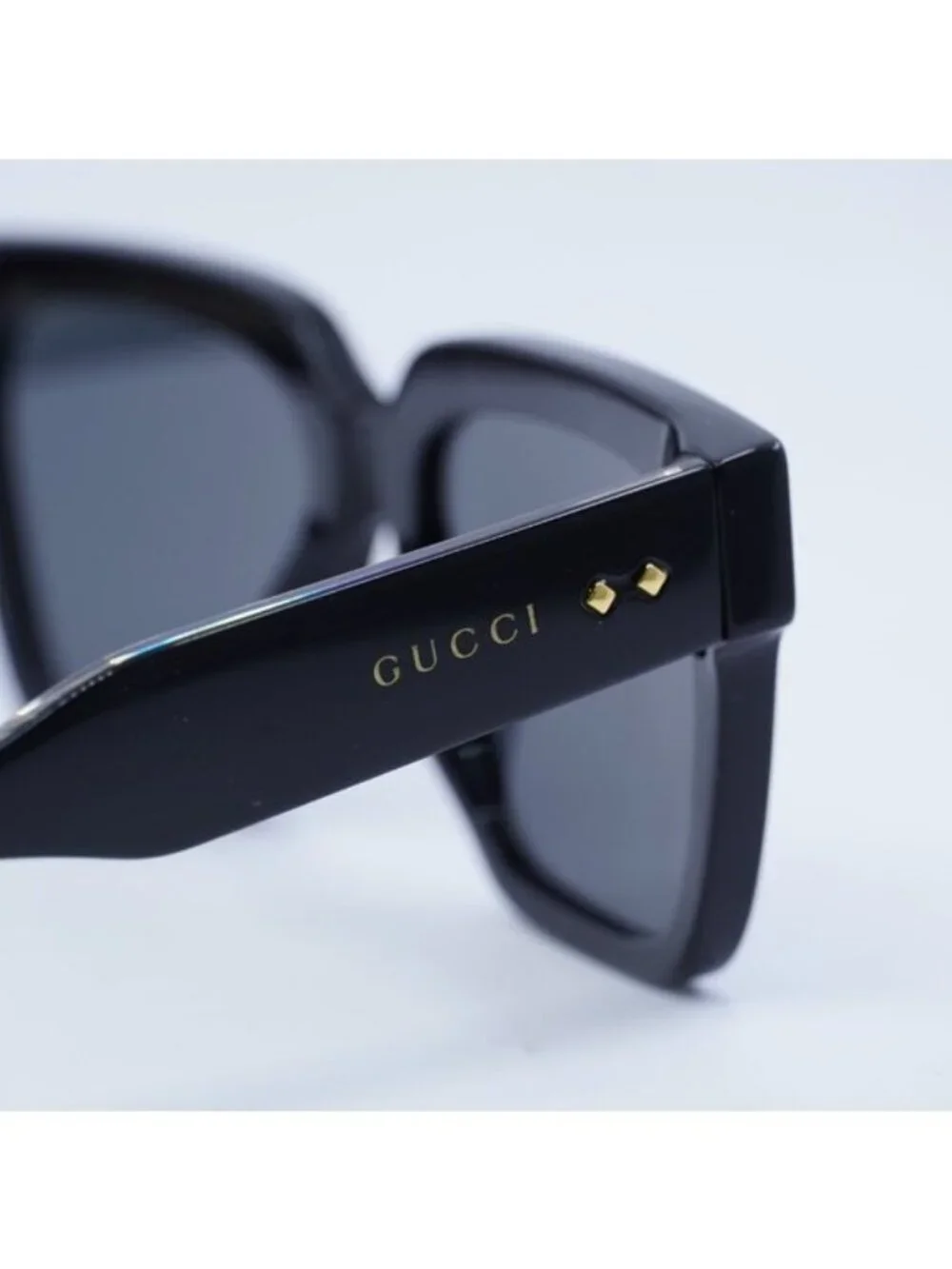 Gucci authentic gg1084s